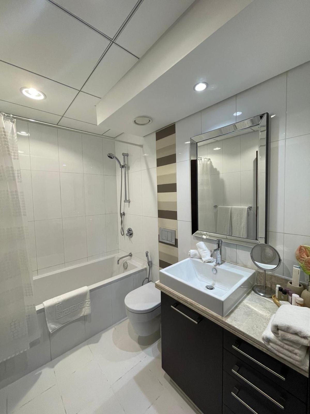 First Class 2Br With Burj Khalifa & Downtown View Дубай Екстериор снимка