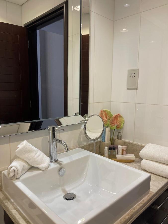 First Class 2Br With Burj Khalifa & Downtown View Дубай Екстериор снимка