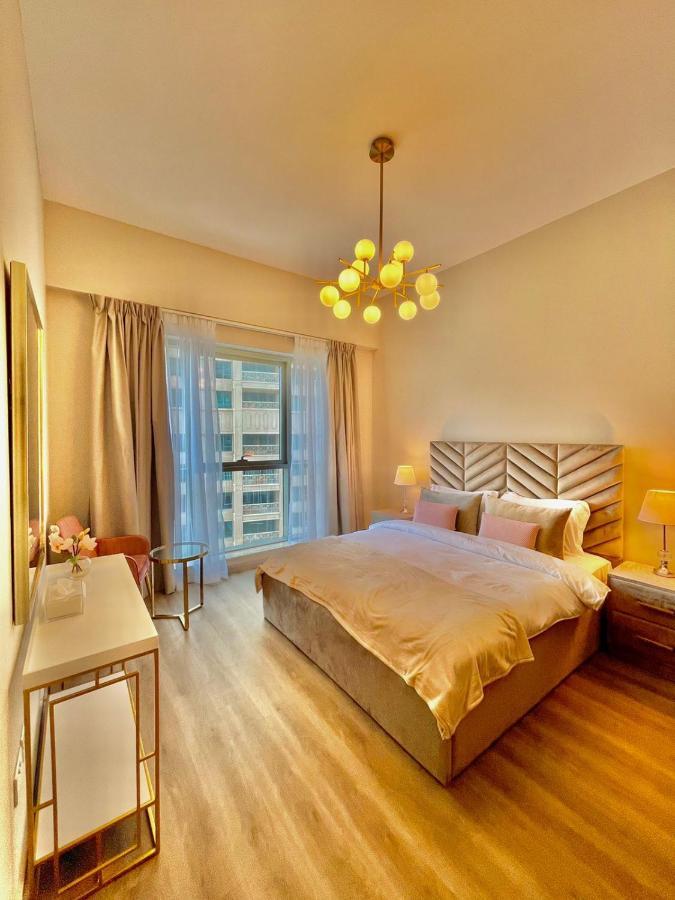 First Class 2Br With Burj Khalifa & Downtown View Дубай Екстериор снимка